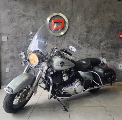 HARLEY-DAVIDSON ROAD KING CLASSIC 